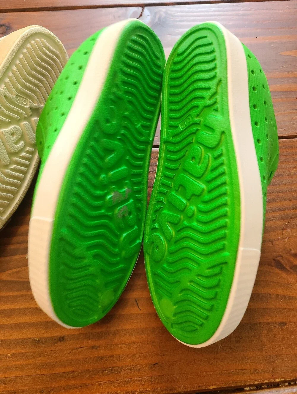 Native Kids' Jefferson Slip-On Shoes - Green/White and Cream/Gold - C12